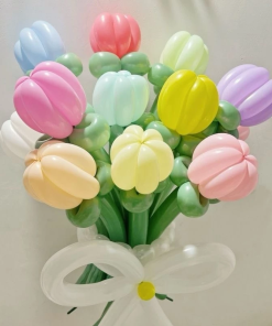 Long rubber balloons, worm-shaped balloons, multicolored balloons for birthday decorations.